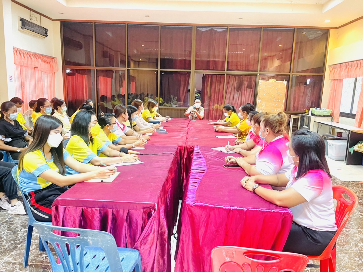 ประชุมมอบ นโยบายกสรสร้างและพัฒนาให้ข้าราชการรักษาวินัย ในการปฏิบัติหน้าที่ 